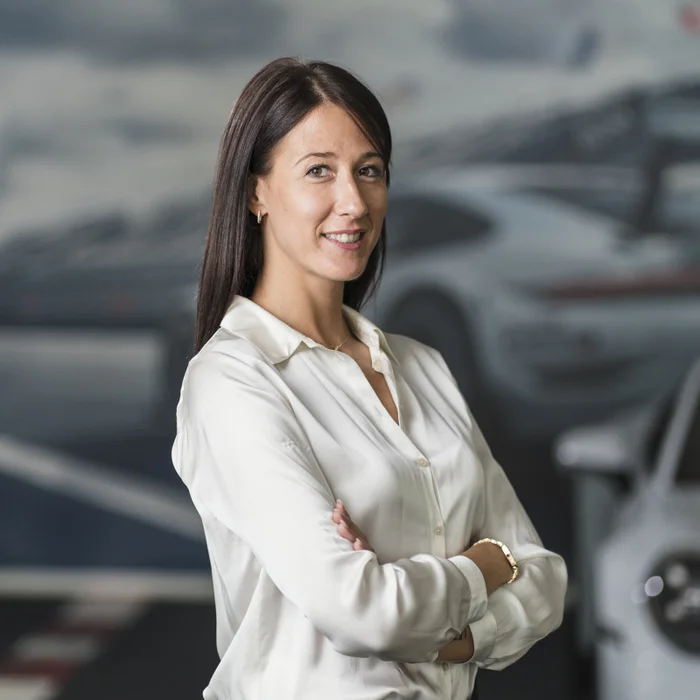 Host Porsche